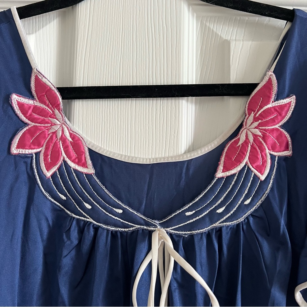Lorriaine long vintage night gown. Size medium